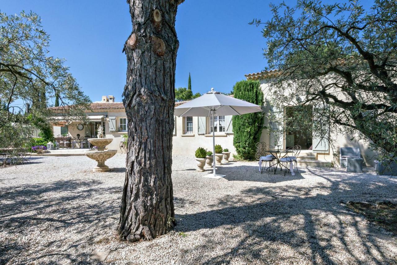 La Meridienne Mouries Exterior photo